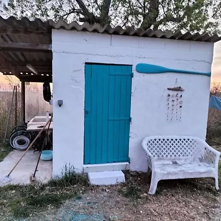 Chalet Au Bord De L'etang. *