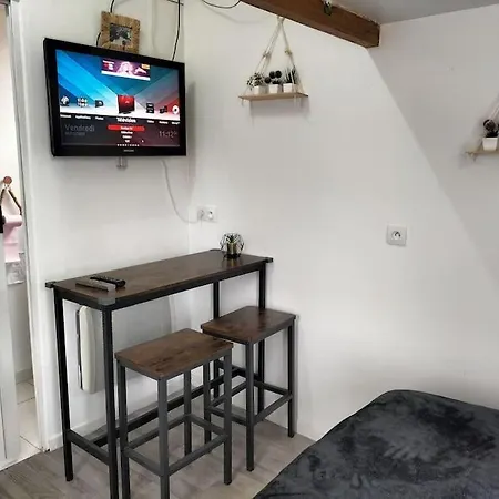 아파트 Chalet Au Bord De L'etang.