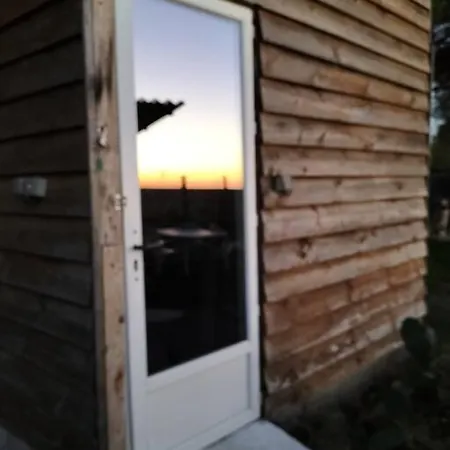Chalet Au Bord De L'etang.